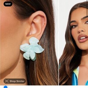 Elegant Floral Blue Earrings studs. Pretty light blue flower!